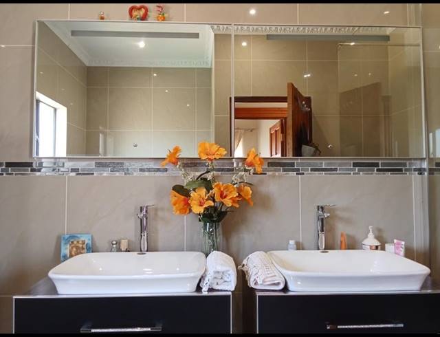 5 BEDROOM HOUSE FOR SALE IN SOUTH KENSINGTON